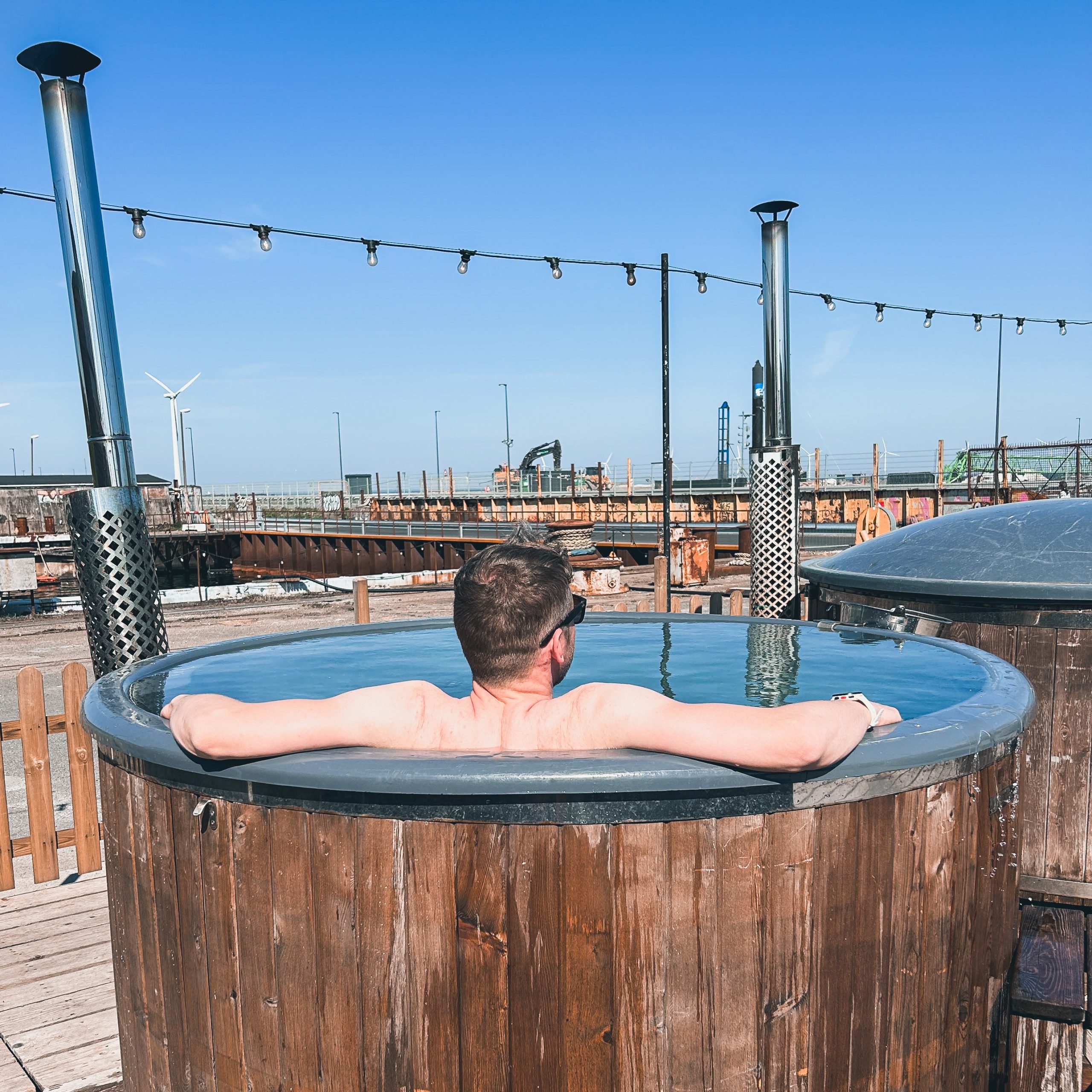 Ontspan in de hottub op een voormalige scheepswerf bij CopenHot Little Siberia in Kopenhagen