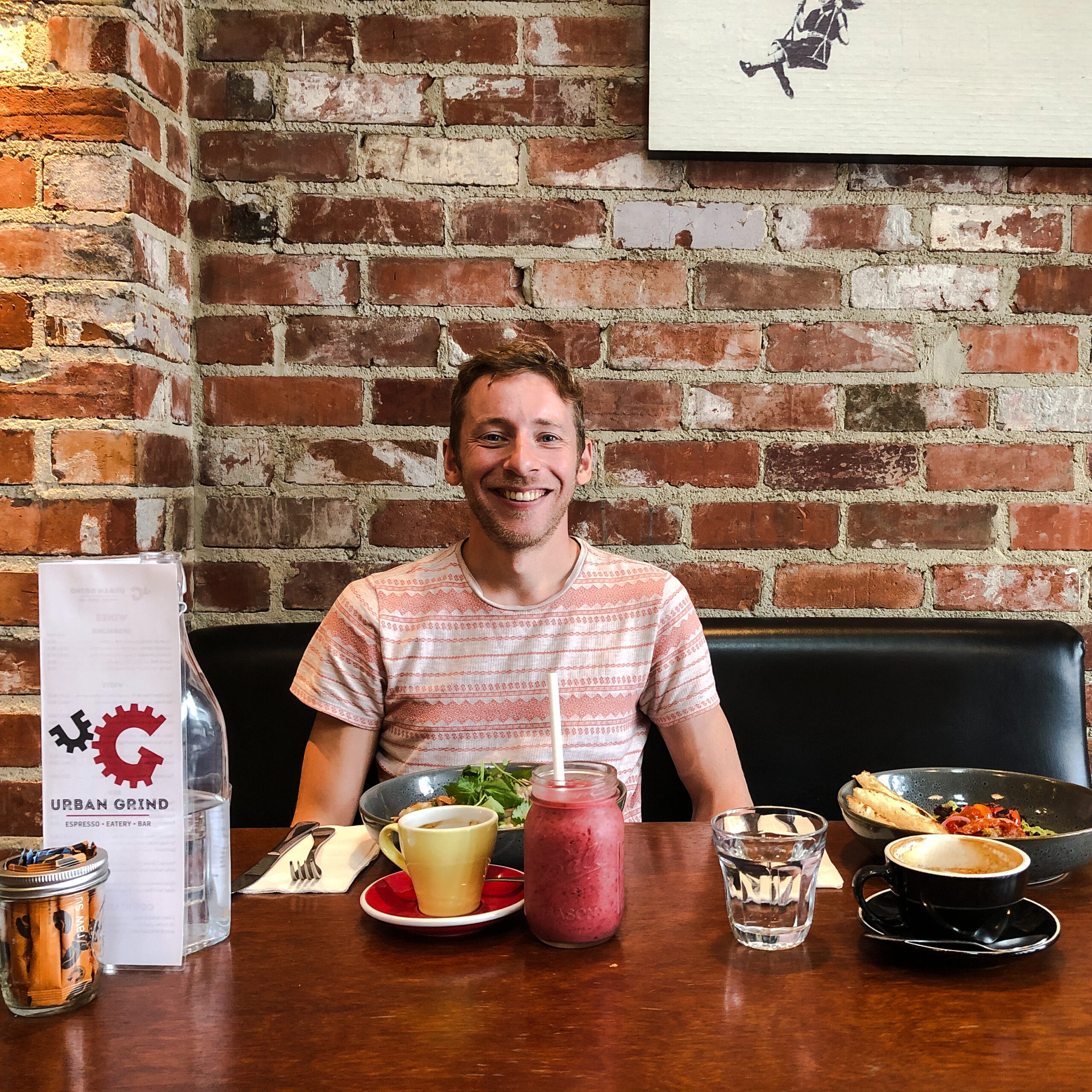 Ga brunchen of tapas eten bij het hip en industrieel ingerichte Urban Grind in Wanaka